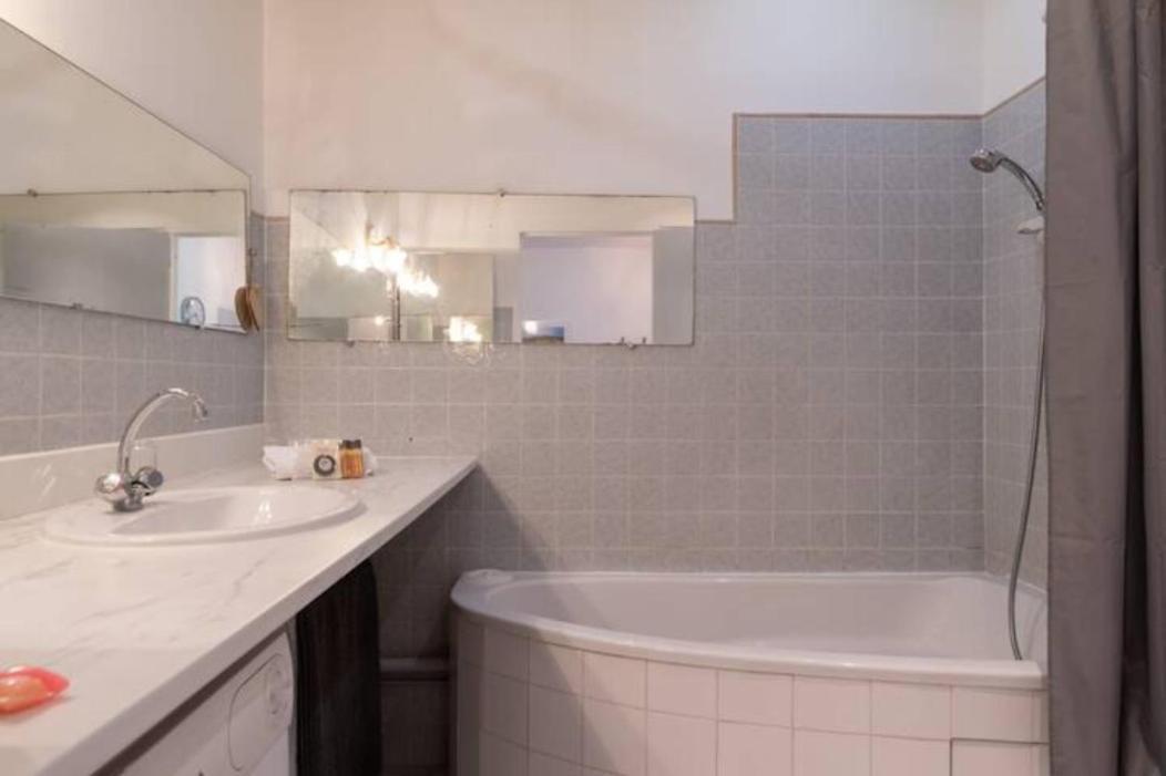 Grand Appartement Lumineux Pour 2 A 4 Personnes A Avignon Intra-Muros Wifi Gratuit Exterior foto